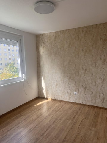 Eladó panellakás, Veszprémben 63.5 M Ft, 2+1 szobás