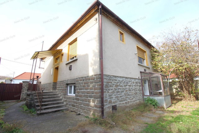 Eladó családi ház, Sárváron 57.9 M Ft, 5 szobás