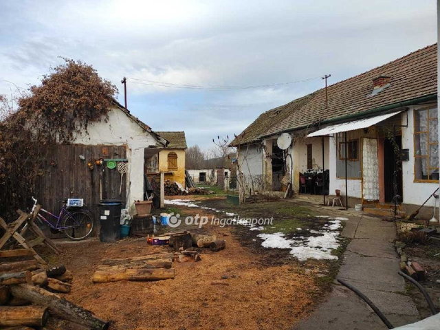 Eladó családi ház, Villányban 32 M Ft, 7 szobás