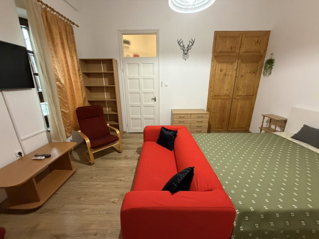 Kiadó téglalakás, albérlet, Pécsett, Jókai utcában