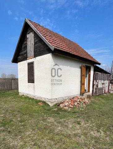 Eladó családi ház, Cegléden 5.9 M Ft, 1 szobás