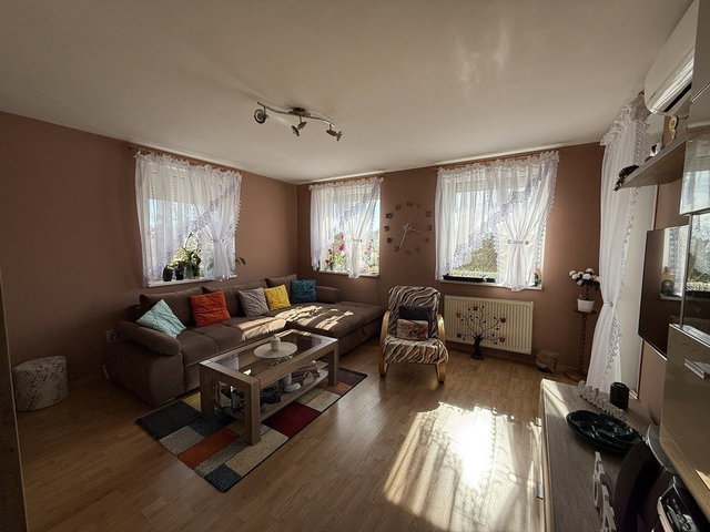 Eladó téglalakás, Veszprémben 72.9 M Ft, 2+1 szobás