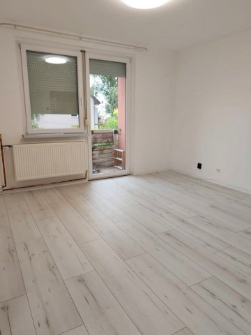 Eladó panellakás, Debrecenben 53.5 M Ft, 1+1 szobás