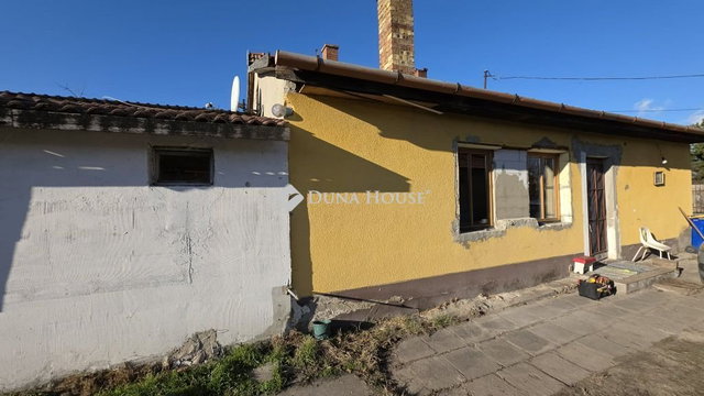Eladó családi ház, Cegléden 24.9 M Ft, 3 szobás