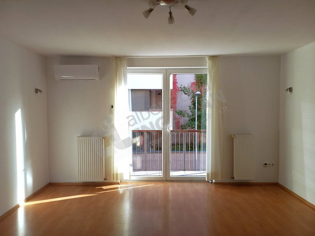 Kiadó téglalakás, albérlet, VIII. kerületben, Kőris utcában
