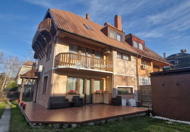 Eladó családi ház, Siófokon 185 M Ft, 8 szobás