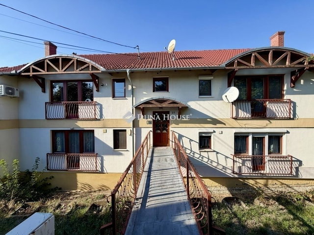 Eladó téglalakás, Pécsett 84.99 M Ft, 4 szobás