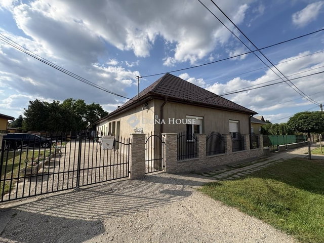 Eladó családi ház, Gyálon 105 M Ft, 3 szobás