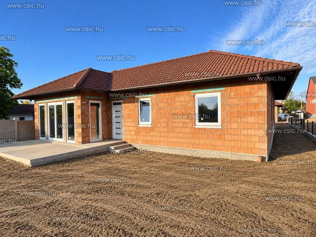 Eladó ikerház, Vácrátóton 115 M Ft, 2+2 szobás