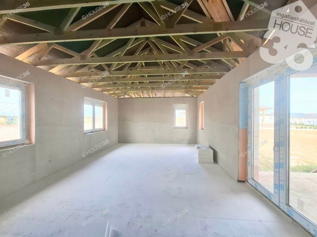 Eladó családi ház, Kunszálláson 88.9 M Ft, 4 szobás