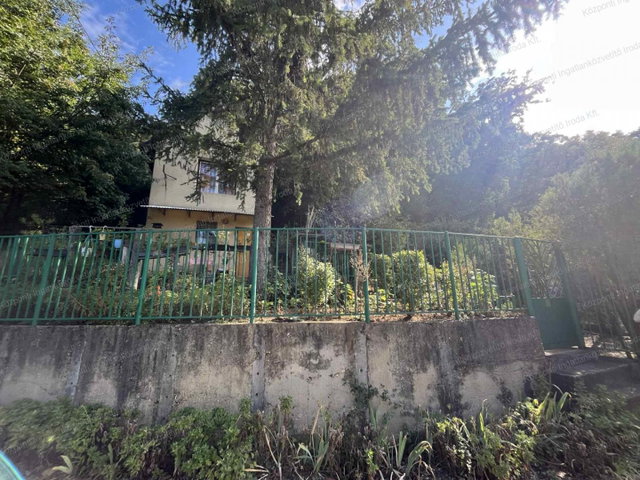 Eladó nyaraló, Tatabányán 25 M Ft, 1 szobás