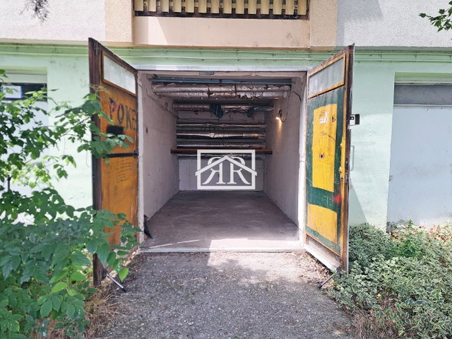 Eladó garázs, Szegeden, Ipoly soron 10.9 M Ft