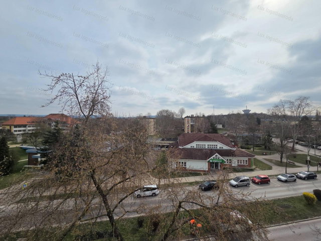 Eladó téglalakás, Oroszlányban 31.5 M Ft, 2 szobás