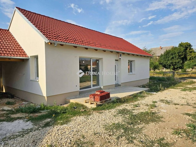 Eladó ikerház, Söptén 79.9 M Ft, 4 szobás