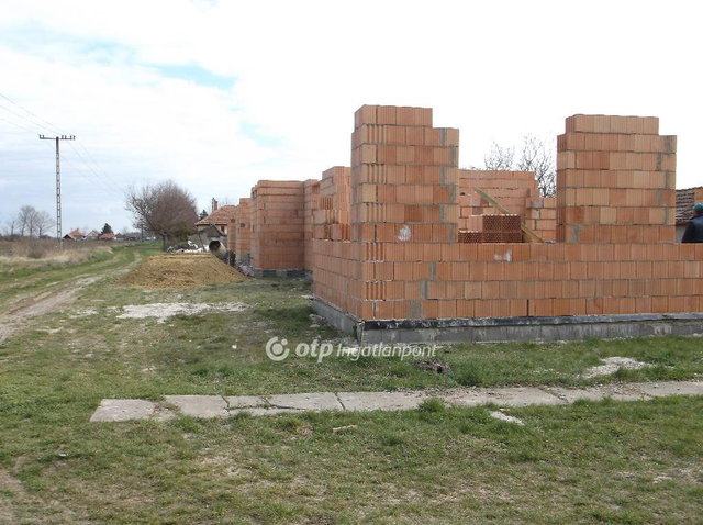Eladó családi ház, Adácson 39 M Ft, 2 szobás