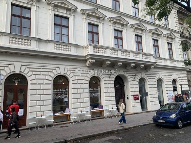 Eladó téglalakás, Budapesten, VI. kerületben, Andrássy úton