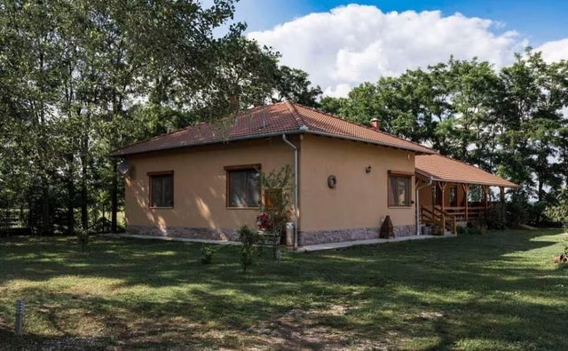 Eladó mezogazdasagi ingatlan, Kocséren 150 M Ft