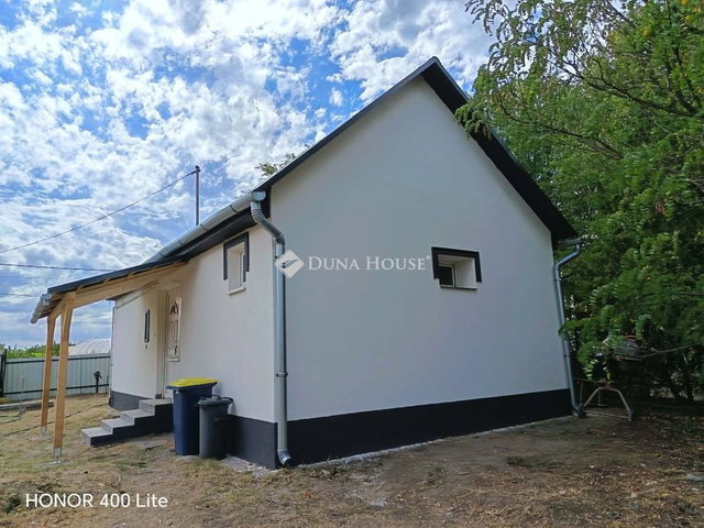 Eladó családi ház, Farmoson 22.9 M Ft, 1 szobás