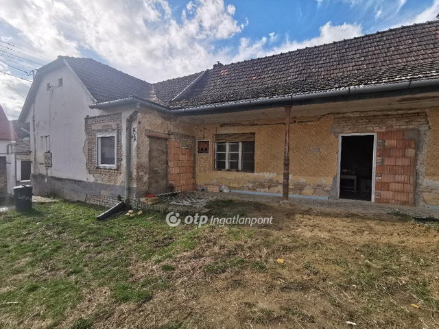 Eladó családi ház, Kölesden 9.9 M Ft, 4 szobás