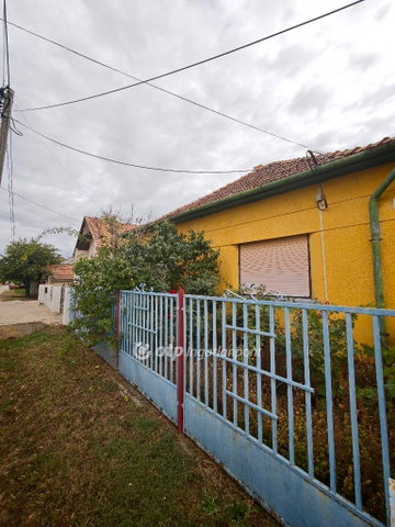 Eladó családi ház, Besenyszögön 23.5 M Ft, 2 szobás