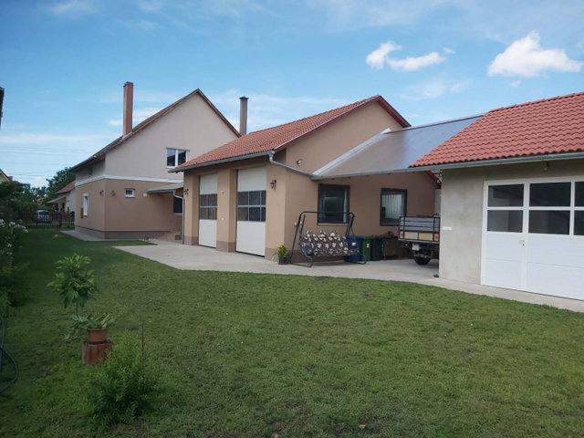Eladó családi ház, Kisteleken 128 M Ft, 6 szobás