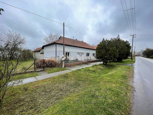 Eladó családi ház, Bakson 35 M Ft, 5 szobás