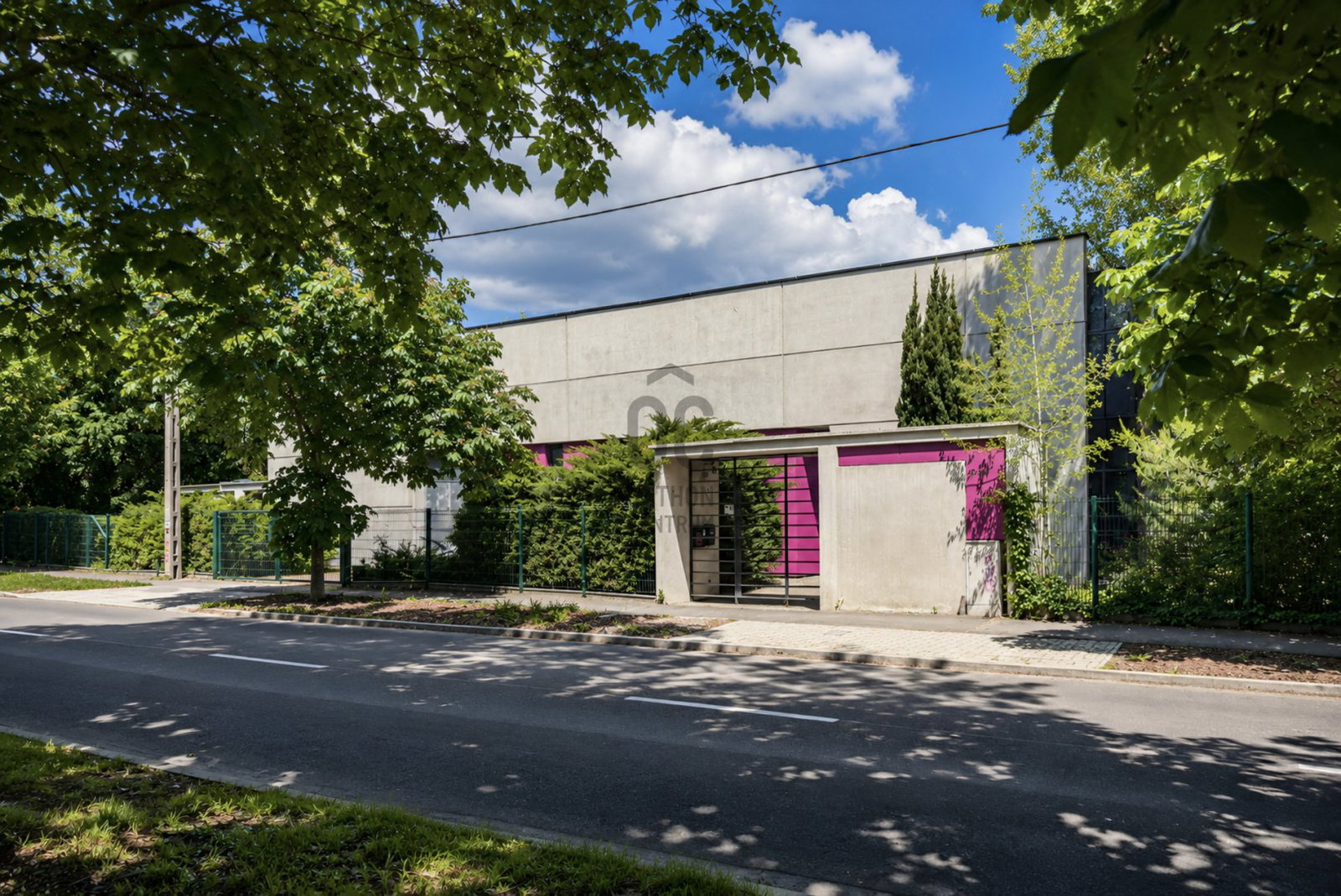 2002m² · 850.000.000 ft