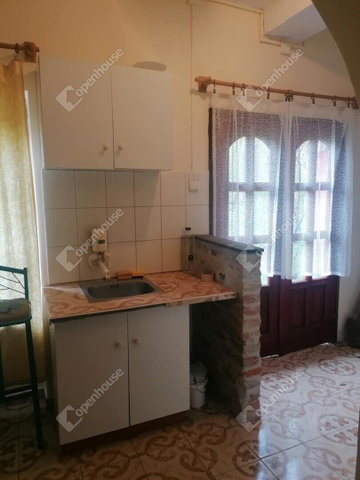 Eladó családi ház, Szegeden 8.5 M Ft, 1 szobás