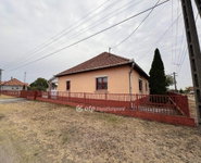 Eladó családi ház, Jászfényszarun 62 M Ft, 3 szobás