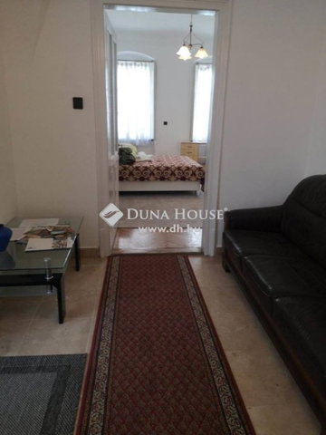 Kiadó téglalakás, albérlet, Pécsett 230 E Ft / hó, 2 szobás