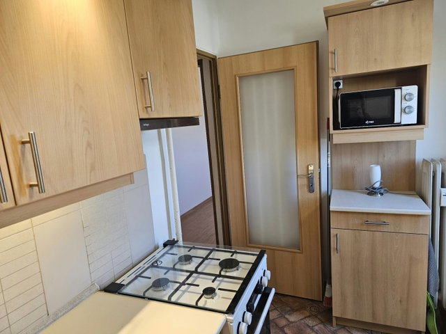 Kiadó panellakás, albérlet, Pécsett 195 E Ft / hó, 3 szobás