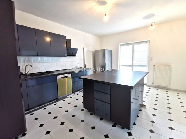 Eladó téglalakás, Budakeszin 135 M Ft, 4 szobás
