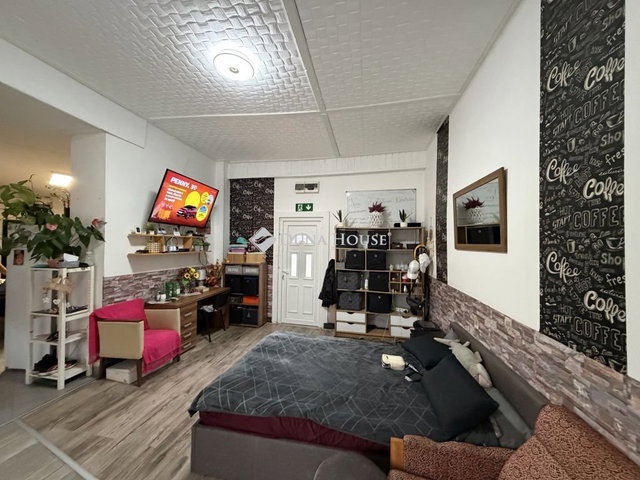 Eladó családi ház, Pilismaróton 109 M Ft, 8 szobás