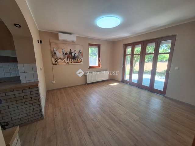 Eladó családi ház, Kiskunfélegyházán 85 M Ft, 5 szobás