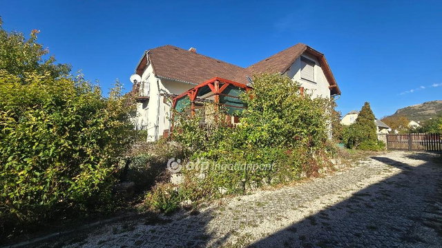 Eladó családi ház, Gyulakeszin 90 M Ft, 7 szobás