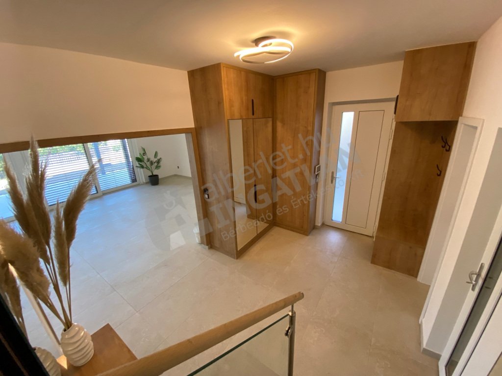 5 bed · 150m² · 1.343.100 ft