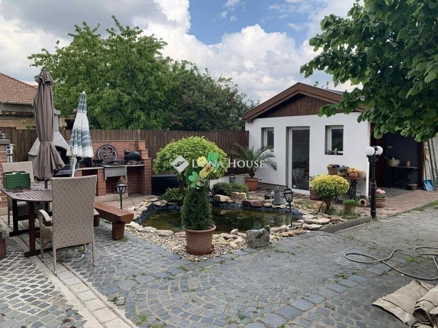 Eladó családi ház, Vecsésen 149.9 M Ft, 5 szobás
