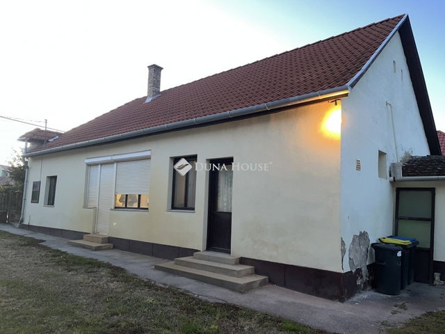 Eladó családi ház, Dunaszentgyörgyön 22 M Ft, 3 szobás