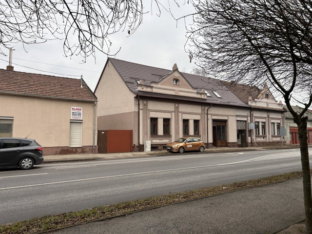 Eladó családi ház, Komáromban 69 M Ft, 4 szobás
