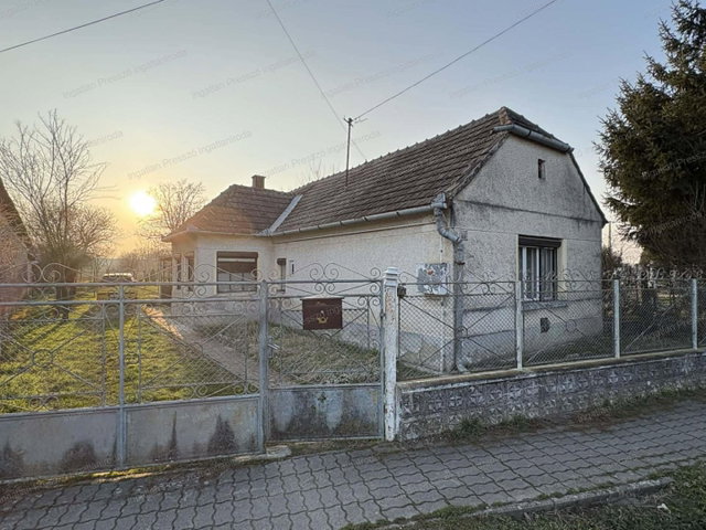Eladó családi ház, Dabroncon 9.9 M Ft, 2 szobás