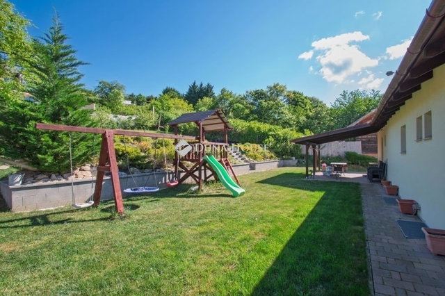 Eladó családi ház, Pilisszentkereszten 279.9 M Ft, 5 szobás