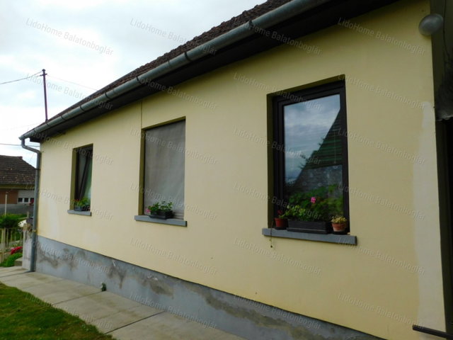 Eladó családi ház, Karádon 24.9 M Ft, 2+2 szobás