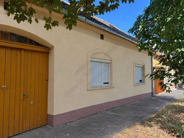Eladó családi ház, Hódmezővásárhelyen 44.9 M Ft, 3 szobás