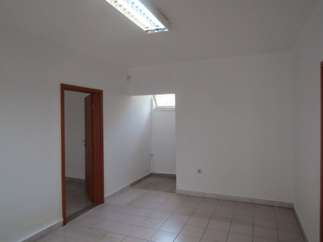 Kiadó iroda, Egerben 170 E Ft / hó, 4 szobás