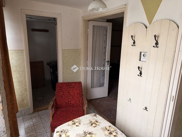 Eladó téglalakás, Szegeden 23 M Ft, 1 szobás
