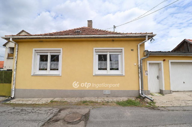 Eladó családi ház, Ráckevén 70 M Ft, 4 szobás