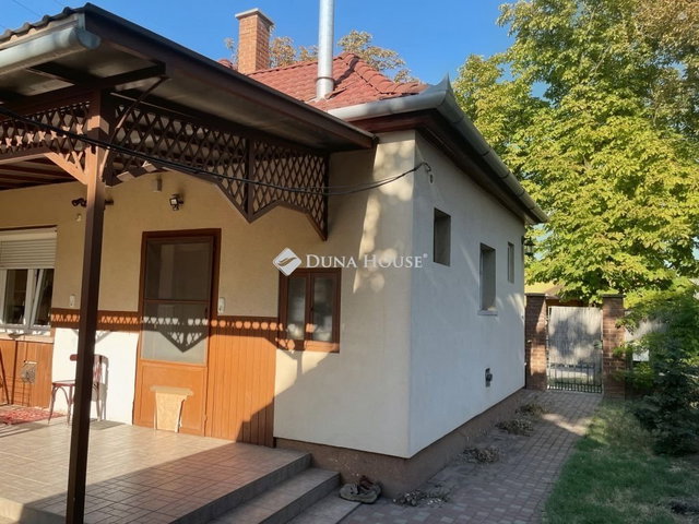 Eladó családi ház, Baján 82 M Ft, 4 szobás
