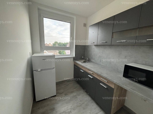 Kiadó ipari ingatlan, Komáromban 6463 E Ft / hó, 22 szobás