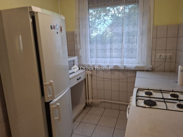 Eladó téglalakás, Gödöllőn 79.99 M Ft, 3 szobás