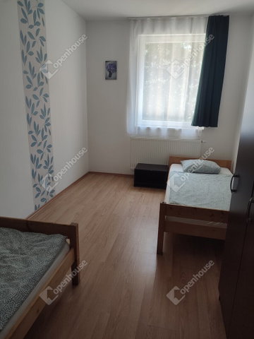 Kiadó téglalakás, albérlet, Tatán 650 E Ft / hó, 4 szobás